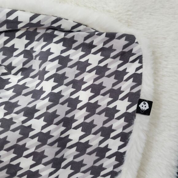 Sweet Bamboo Gray Houndstooth Big Kid Faux Fur Layered Plush Throw Blanket - Picture 4 of 8